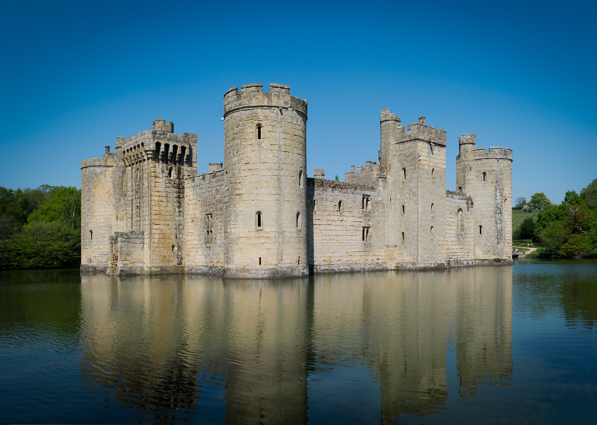 Castle history. Бодиам Восточный Суссекс. Замок Бодиам. Замок в Сассексе Бодиам. Величайшие памятники истории замок Бодиам.