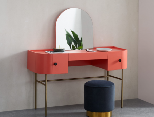 arty pink dressing table