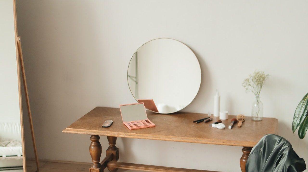 minimalist dressing table